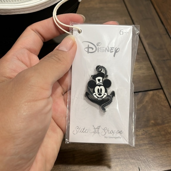NWT Loungefly Stitch Shoppe Exclusive Steamboat Willie Figural Crossbody Bag - Picture 5 of 11